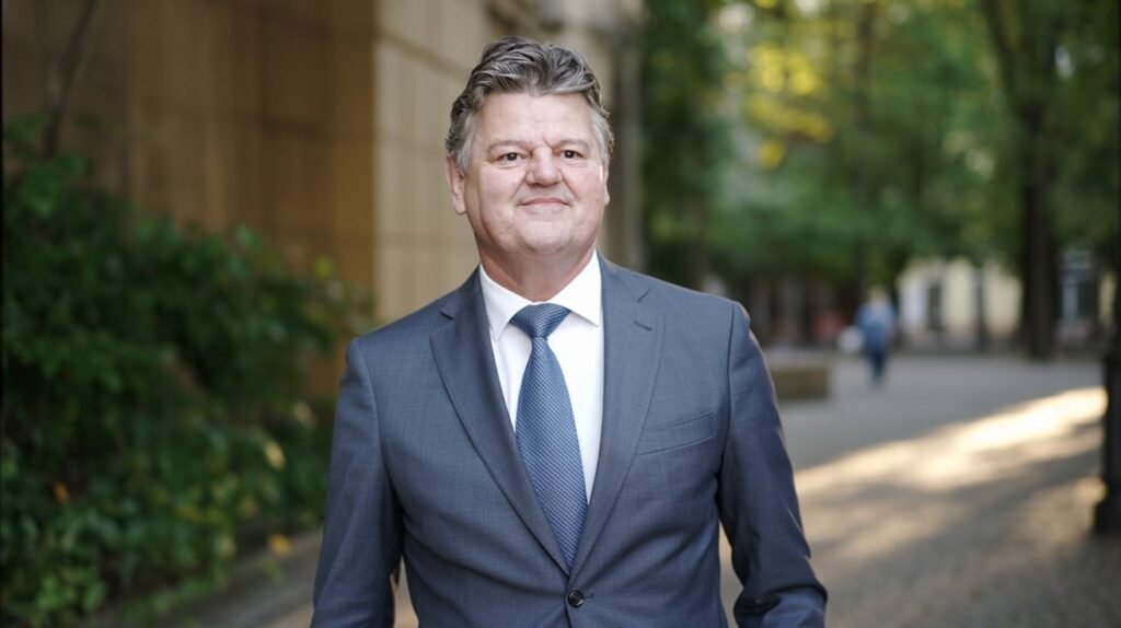 Robbie Coltrane's Height Explained Verified Measurements, Conversions & Comparisons